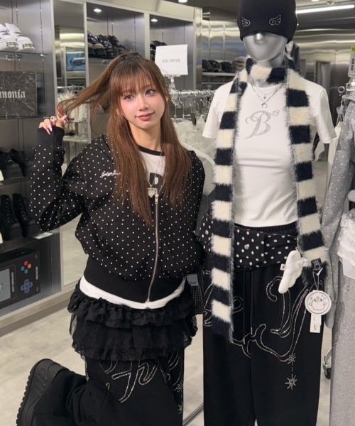 Never mind the XU / Chikashitsu+（ネバーマインド ザ エックスユー / チカシツプラス）の「【nmtc+】dot zip up hoodie / 【エヌエムティーシープラス】ドットジップパーカー（パーカー・レディース・グレー/ブラック・ONE SIZE）」の4枚目の写真