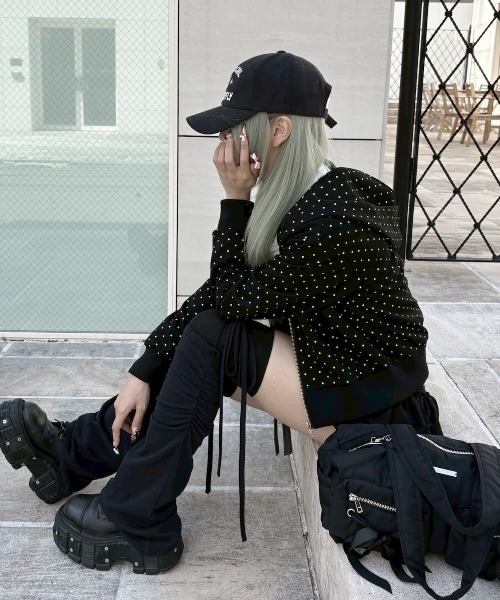 Never mind the XU / Chikashitsu+（ネバーマインド ザ エックスユー / チカシツプラス）の「【nmtc+】dot zip up hoodie / 【エヌエムティーシープラス】ドットジップパーカー（パーカー・レディース・グレー/ブラック・ONE SIZE）」の19枚目の写真