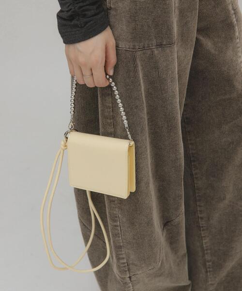 KBF（ケイビーエフ）の「ボールハンドル付きショルダーウォレット（財布・レディース・ブラック/イエロー・ONE）」の3枚目の写真