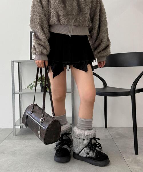 WEGO（ウィゴー）の「WEGO/ボリュームファーレースアップフェイクムートンブーツ（ブーツ・レディース・ブラック/ベージュ・LARGE/MEDIUM/X-LARGE）」の7枚目の写真
