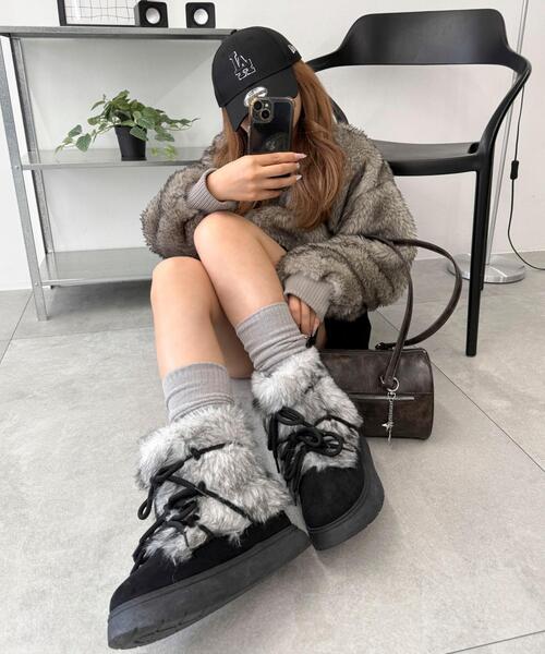 WEGO（ウィゴー）の「WEGO/ボリュームファーレースアップフェイクムートンブーツ（ブーツ・レディース・ブラック/ベージュ・LARGE/MEDIUM/X-LARGE）」の8枚目の写真