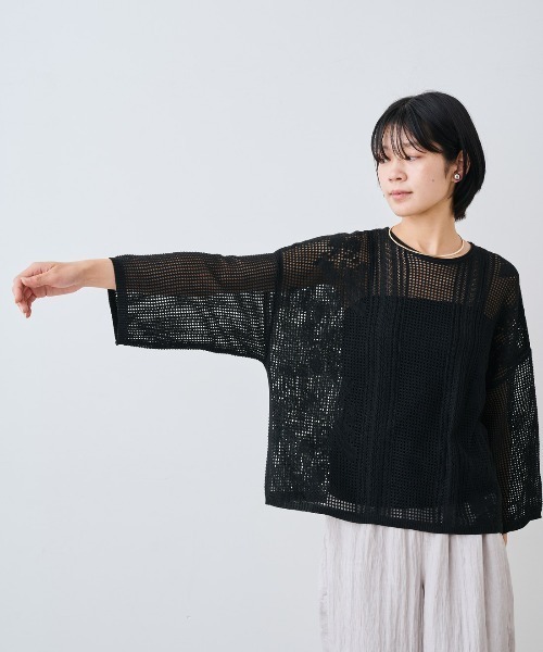 IEDIT（イディット）の「ＩＥＤＩＴ　旬感コーデが決まる　レース風透かし編みが美しい　ゆるトップス（ニット/セーター・レディース・ブラック/アイボリー・3L/LL/L/M/S）」の6枚目の写真