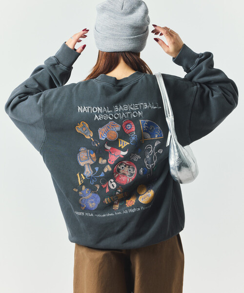NBA（エヌビーエー）の「NBA 別注 和柄ランダムロゴ クルーネックスウェット（スウェット・メンズ・ネイビー/ライトグレー/チャコールグレー・LARGE/MEDIUM）」の12枚目の写真