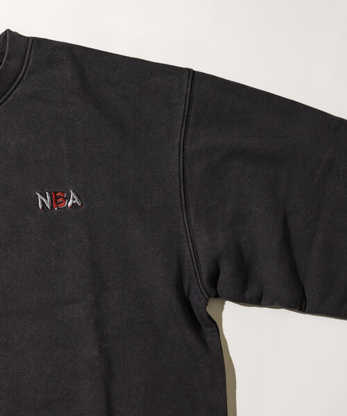 NBA（エヌビーエー）の「NBA 別注 和柄ランダムロゴ クルーネックスウェット（スウェット・メンズ・ネイビー/ライトグレー/チャコールグレー・LARGE/MEDIUM）」の18枚目の写真