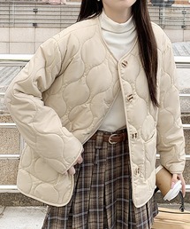 Amulet（アミュレット）の「シンプルなのに存在感をプラス◎軽くて暖かい！キルティングノーカラーボアアウター（ノーカラージャケット）」