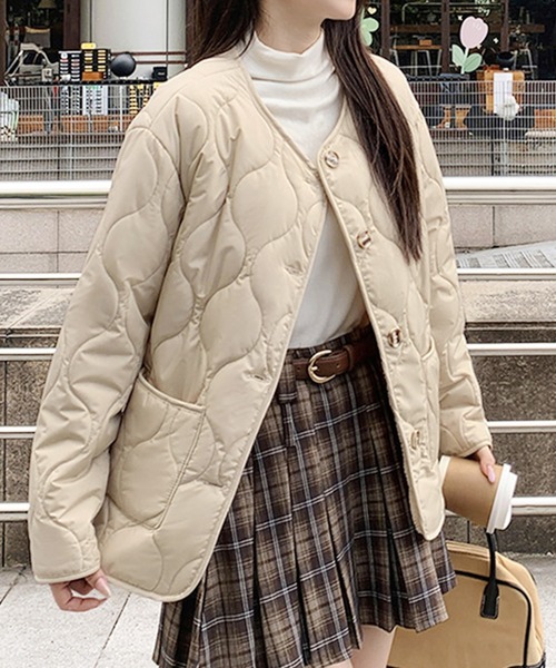 Amulet（アミュレット）の「シンプルなのに存在感をプラス◎軽くて暖かい！キルティングノーカラーボアアウター（ノーカラージャケット・レディース・ブラック/ベージュ/ピンク/ホワイト・S/XL/L/M）」の9枚目の写真