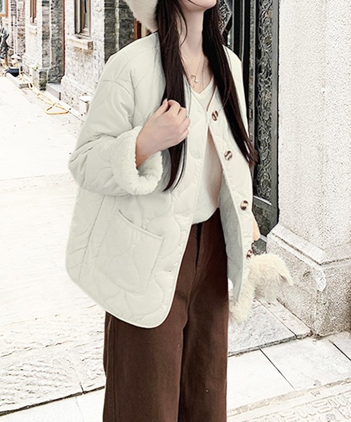 Amulet（アミュレット）の「シンプルなのに存在感をプラス◎軽くて暖かい！キルティングノーカラーボアアウター（ノーカラージャケット・レディース・ブラック/ベージュ/ピンク/ホワイト・S/XL/L/M）」の17枚目の写真