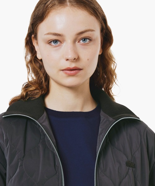 LACOSTE（ラコステ）の「THERMORE中綿 ひょうたんキルティング ハイネックジップブルゾン（ブルゾン・レディース・オリーブ/ダークブラウン・34/36/38/40）」の4枚目の写真