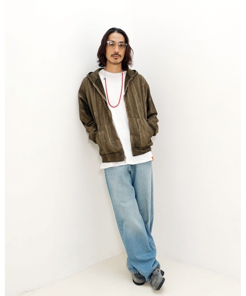 Stars Stripes(スターズストライプス)の「【NEO BLUE/ネオブルー】 Tinted Fade Medium Blue Baggy Jeans/バギーデニム ジーンズ フェード加工 ワイドパンツ ストリート 韓国ファッション Y2K ルーズフィット ヴィンテージ加工(デニムパンツ・メンズ・インディゴブルー・32inch/36inch/34inch)」の4枚目の写真