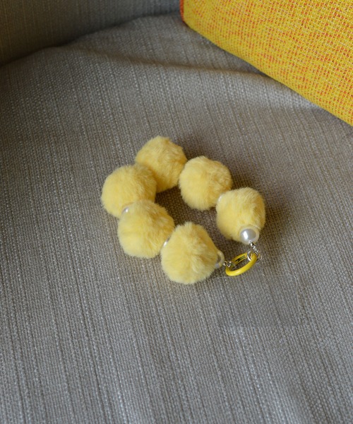 BROTHERHOOD(ブラザーフッド)の「【eY】Marshmallow Pom Ball Wrist Strap(スマホグッズ・レディース・ブラウン/ブラック/グレー/ブルー/イエロー・FREE)」の16枚目の写真