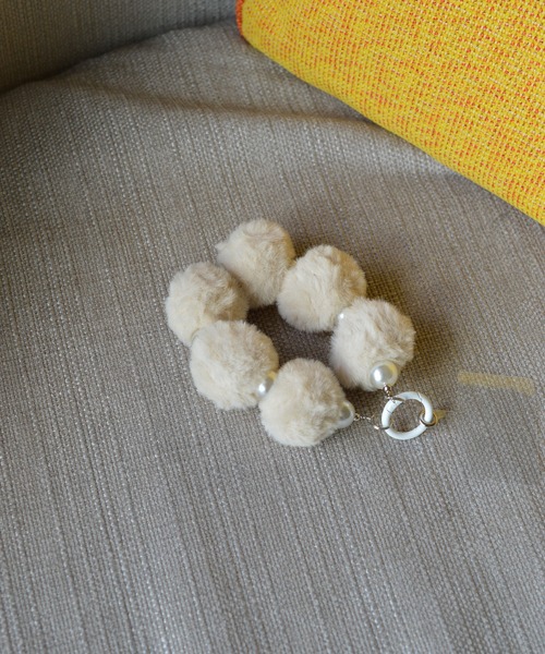 BROTHERHOOD(ブラザーフッド)の「【eY】Marshmallow Pom Ball Wrist Strap(スマホグッズ・レディース・ブラウン/ブラック/グレー/ブルー/イエロー・FREE)」の20枚目の写真