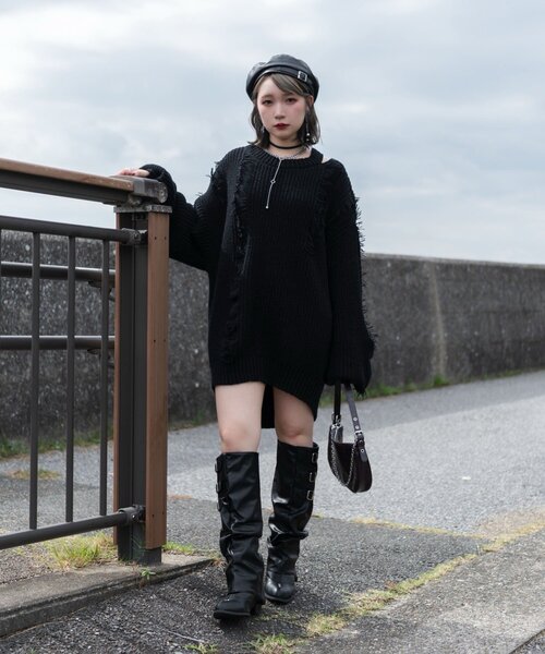 Mavie..7(メヴィセットゥ)の「【Mavie..7】ダメージフリンジオーバーニット(ニット/セーター・レディース・ブラック/ボルドー・FREE)」の3枚目の写真