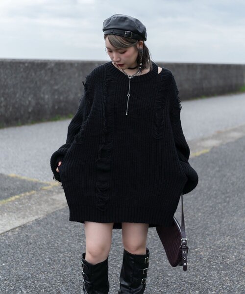 Mavie..7(メヴィセットゥ)の「【Mavie..7】ダメージフリンジオーバーニット(ニット/セーター・レディース・ブラック/ボルドー・FREE)」の4枚目の写真