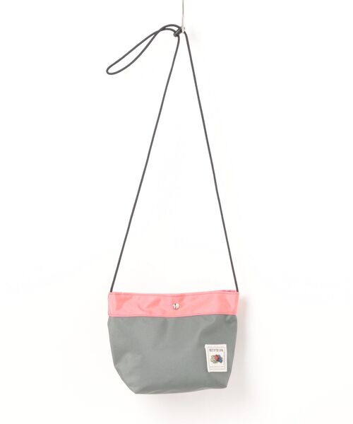 FRUIT OF THE LOOM（フルーツオブザルーム）の「【FRUIT OF THE LOOM/フルーツ オブ ザ ルーム】 COLOR SOULDER/ショルダーバッグ【予約】（ショルダーバッグ・メンズ・グレー/グリーン/イエロー/ベージュ/カーキ・フリー）」の2枚目の写真