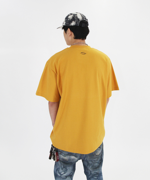 CRIGUN（クリガン）の「CRG トライバル セミオーバーフィット 半袖Tシャツ マスタード（Tシャツ/カットソー・レディース・マスタード・SMALL/MEDIUM/LARGE/X-LARGE/XX-LARGE）」の2枚目の写真
