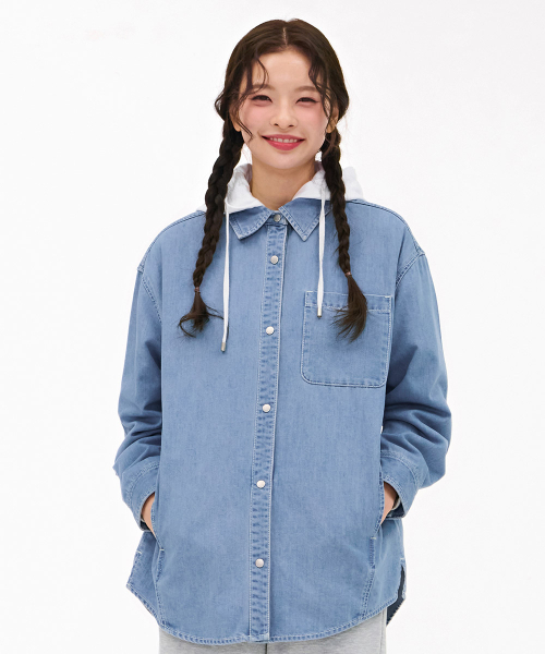 CHASECULT(チェイスカルト)の「レディース フードロングデニムシャツ-スカイブルー(シャツ/ブラウス・レディース・ブルー・90/85)」の1枚目の写真