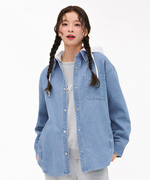 CHASECULT(チェイスカルト)の「レディース フードロングデニムシャツ-スカイブルー(シャツ/ブラウス・レディース・ブルー・90/85)」の4枚目の写真