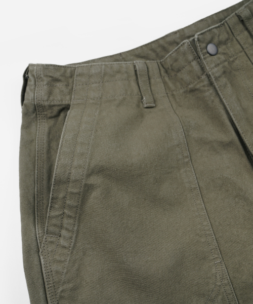 FRIZMWORKS(フリズムワークス)の「HEAVY CANVAS DESTROYED DOUBLE KNEE PANTS _ OLIVE(その他パンツ・メンズ・その他・SMALL/MEDIUM/LARGE/X-LARGE)」の5枚目の写真