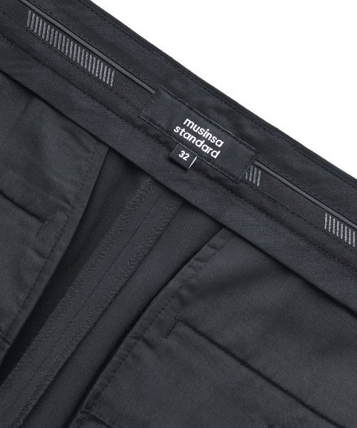 MUSINSA STANDARD（ムシンサスタンダード）の「軽量ルーズテーパード隠しバンディングクロップドスラックス[ダークグレー]（スラックス・メンズ・その他・26/28/29）」の6枚目の写真
