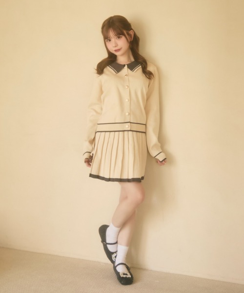 TITTY&CO.(ティティーアンドコー)の「ライン入りポロカラーニットセットアップ(セットアップ・レディース・グレー/アイボリー・FREE)」の18枚目の写真