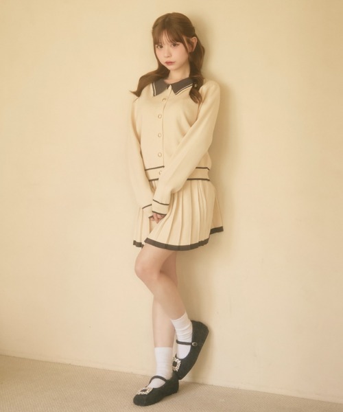 TITTY&CO.(ティティーアンドコー)の「ライン入りポロカラーニットセットアップ(セットアップ・レディース・グレー/アイボリー・FREE)」の19枚目の写真