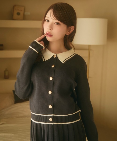 TITTY&CO.(ティティーアンドコー)の「ライン入りポロカラーニットセットアップ(セットアップ・レディース・グレー/アイボリー・FREE)」の7枚目の写真