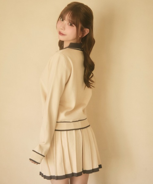 TITTY&CO.(ティティーアンドコー)の「ライン入りポロカラーニットセットアップ(セットアップ・レディース・グレー/アイボリー・FREE)」の16枚目の写真