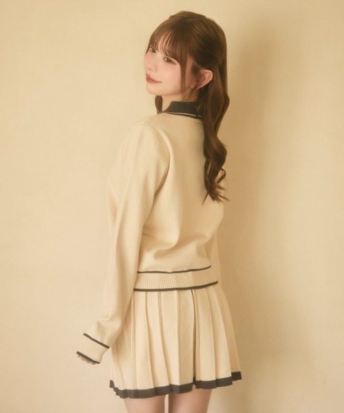 TITTY&CO.(ティティーアンドコー)の「ライン入りポロカラーニットセットアップ(セットアップ・レディース・グレー/アイボリー・FREE)」の15枚目の写真