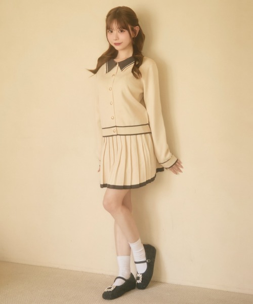 TITTY&CO.(ティティーアンドコー)の「ライン入りポロカラーニットセットアップ(セットアップ・レディース・グレー/アイボリー・FREE)」の22枚目の写真