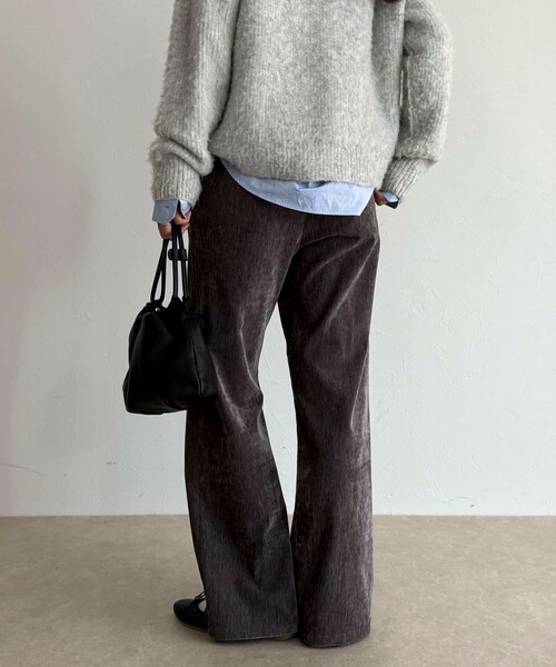 fredy emue（フレディエミュ）の「モールストレッチフレアーパンツ（その他パンツ・レディース・チャコールグレー/ブラック・38/36）」の4枚目の写真