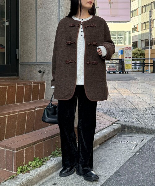 fredy emue（フレディエミュ）の「モールストレッチフレアーパンツ（その他パンツ・レディース・チャコールグレー/ブラック・38/36）」の14枚目の写真