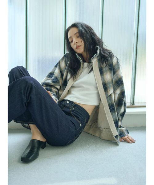 Ungrid(アングリッド)の「ハイウエストロールアップスリムデニム(デニムパンツ・レディース・インディゴブルー/ブルー・24inch/25inch/26inch)」の13枚目の写真