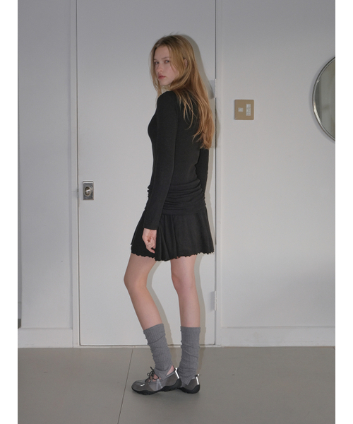 ETMON（エトモン）の「Ribbed Button Shirring Dress, Black（ワンピース・レディース・その他・F）」の2枚目の写真