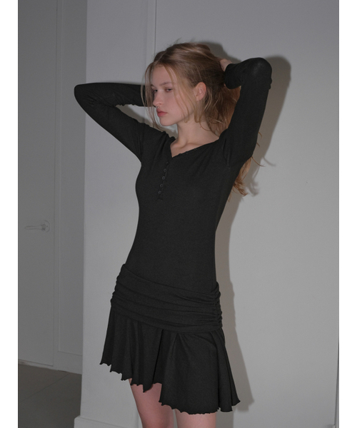 ETMON（エトモン）の「Ribbed Button Shirring Dress, Black（ワンピース・レディース・その他・F）」の3枚目の写真