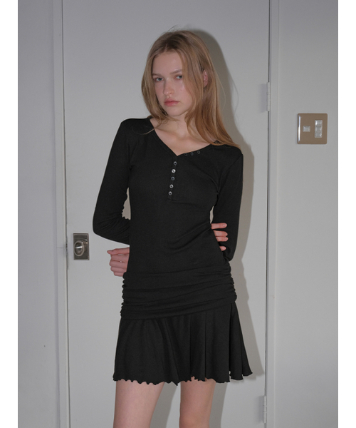ETMON（エトモン）の「Ribbed Button Shirring Dress, Black（ワンピース・レディース・その他・F）」の5枚目の写真