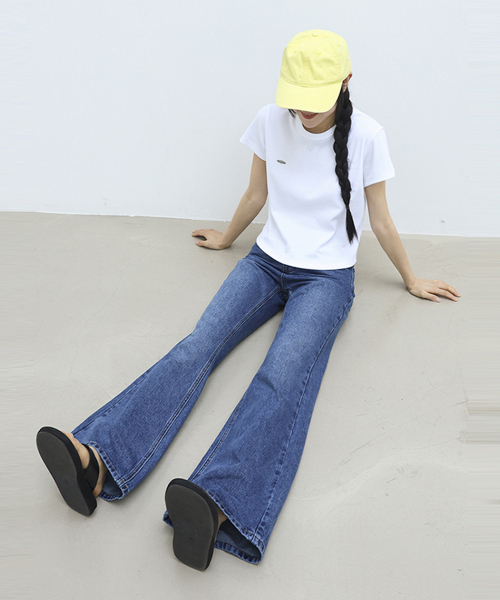 millioncor（ミリオンコール）の「ロンドンウォッシュドブルーセミブーツカットデニムパンツ（デニムパンツ・レディース・その他・LARGE/X-LARGE/SMALL/MEDIUM）」の14枚目の写真