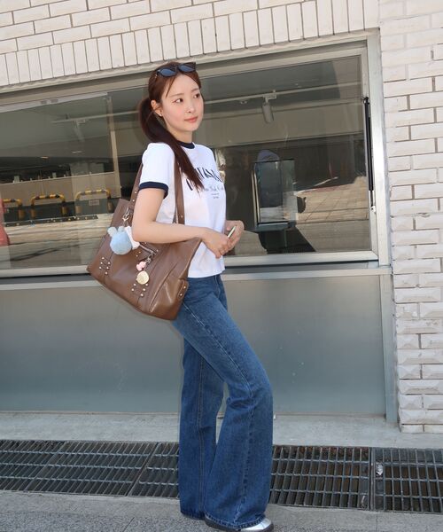 millioncor（ミリオンコール）の「ロンドンウォッシュドブルーセミブーツカットデニムパンツ（デニムパンツ・レディース・その他・LARGE/X-LARGE/SMALL/MEDIUM）」の7枚目の写真