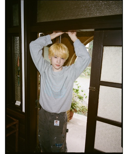 ZOZOVILLA(ゾゾヴィラ)の「CLOSE YOUR EYES×ZOZOTOWN Gradation Logo Sweat(スウェット・メンズ・グレー・SMALL/MEDIUM/LARGE/X-LARGE)」の4枚目の写真