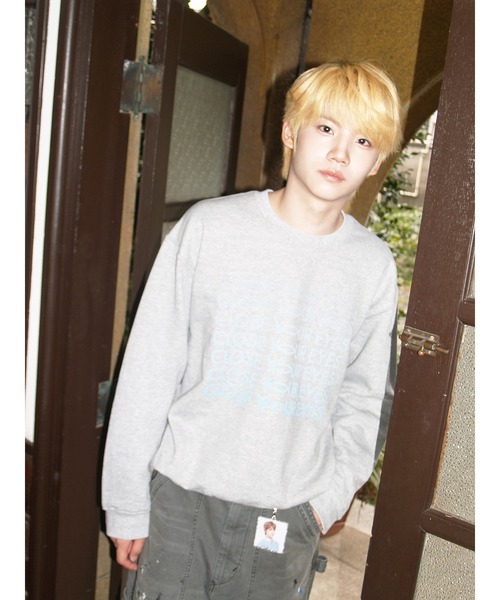 ZOZOVILLA(ゾゾヴィラ)の「CLOSE YOUR EYES×ZOZOTOWN Gradation Logo Sweat(スウェット・メンズ・グレー・SMALL/MEDIUM/LARGE/X-LARGE)」の6枚目の写真