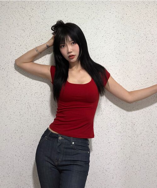 DEAR,ME（ディアミー）の「スリムフィットスクエアネックTシャツ[レッド]（Tシャツ/カットソー・レディース・その他・SMALL/MEDIUM/LARGE）」の3枚目の写真