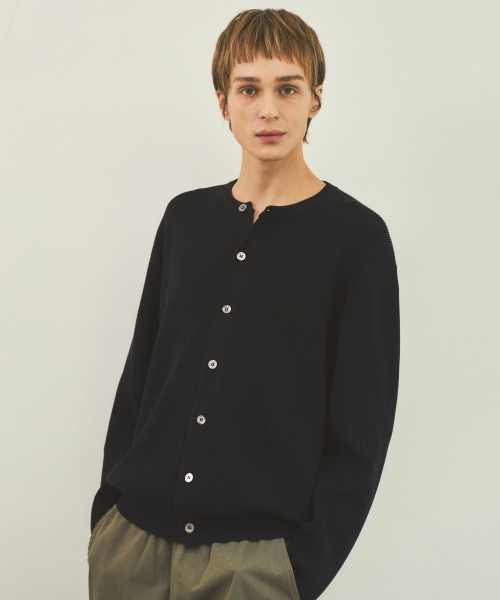 WEDNESDAY OASIS(ウェンズデーオアシス)の「オールウェイズソフトラウンドニットカーディガン_5カラー(WC25-KN05)(ニット/セーター・メンズ・ベージュ/ブラウン/ライトグレー/ブラック/ネイビー・MEDIUM/LARGE)」の8枚目の写真