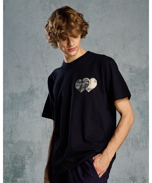 wjk（ダヴルジェイケイ）の「bandana panel heart T（Tシャツ/カットソー・メンズ・ホワイト×ブラック/ホワイト×レッド/ブラック/ピンク・SMALL/MEDIUM/LARGE/X-LARGE）」の3枚目の写真