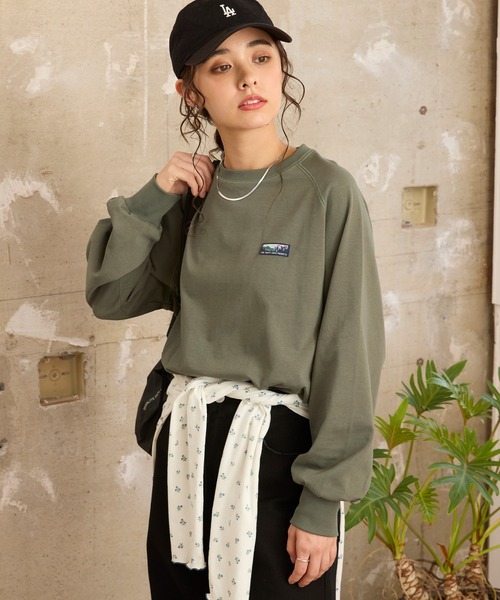 THE CRAFT CREW PRODUCTS(ザクラフトクループロダクツ)の「USAコットン ヘビーウェイト オーバーサイズ ラグラン ロングスリーブ Tシャツ / UVカット・マシンウォッシャブル【THE CRAFT CREW PRODUCTS】(Tシャツ/カットソー・レディース・ライトカーキ/ブラック/ブラウン系/アッシュグレー/オフホワイト/ネイビー系/アイボリー系/チャコールグレー/スモークピンク/カーキ・M/L)」の7枚目の写真