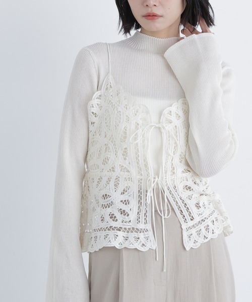 N.(N. Natural Beauty Basic)(エヌエヌナチュラルビューティーベーシック)の「バテンレースビスチェ(キャミソール・レディース・ブラック/オフホワイト・フリ-)」の1枚目の写真