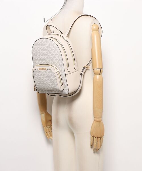 MICHAEL KORS(マイケルコース)の「JAYCEE MD ZIP PKT BACKPACK バックパック(バックパック/リュック・レディース・ベージュ系その他・FREE)」の6枚目の写真