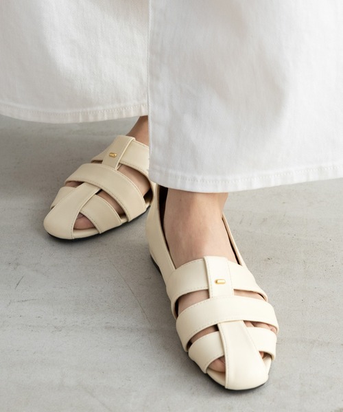 Elura(エルーラ)の「グルカパンプス/637045(パンプス・レディース・ブラウン/ブラック/オフホワイト・SMALL/LARGE/MEDIUM)」の2枚目の写真