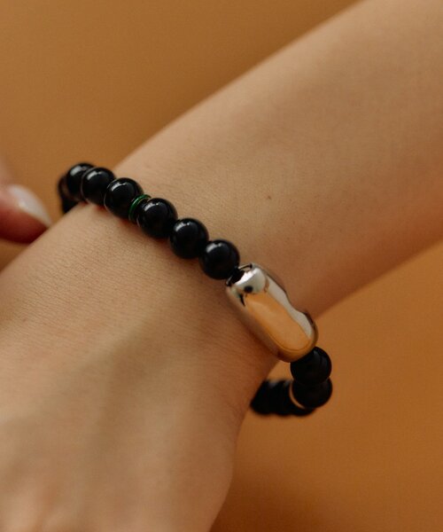 ear PAPILLONNER（イアパピヨネ）の「POPパールマグネットブレスレット（ブレスレット・レディース・ブラック/ホワイト・FREE）」の3枚目の写真