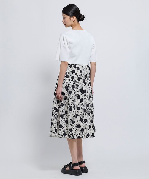 TOCCA(トッカ)の「CREPE BOLERO ボレロ(カーディガン/ボレロ・レディース・ブラウン系/ネイビー系/アイボリー系/ピンク系・MEDIUM/SMALL)」の20枚目の写真