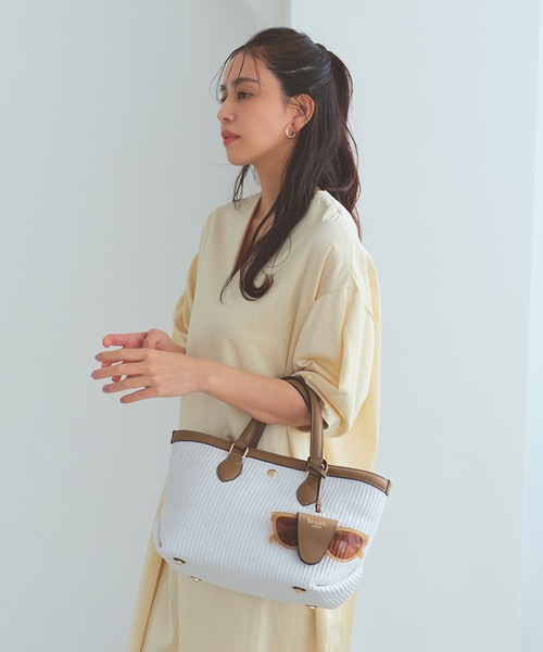 Breath TOPKAPI(ブレストプカピ)の「【Breath TOPKAPI】サングラスホルダー付き レザーコンビ カゴトートバッグ M(トートバッグ・レディース・ブラック/ホワイト/ベージュ・FREE)」の2枚目の写真
