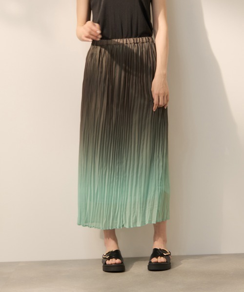 ketty(ケティ)の「シフォングラデーションプリーツスカート(スカート・レディース・ブルー/グリーン・M)」の2枚目の写真